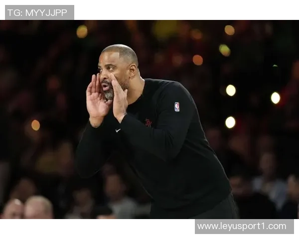 乌度卡称赞卡佩拉护筐与空接能力申京双塔组合展现更强侵略性 乌度卡称赞卡佩拉护筐与空接能力申京双塔组合展现更强侵略性