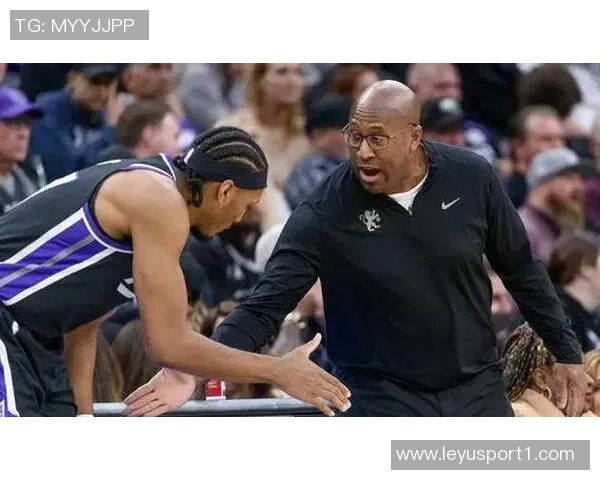 布朗自责表现糟糕只打12分钟教练对我期望值极高